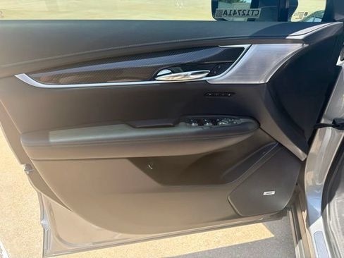 Certified 2024 Cadillac XT6 Sport w/ Technology Package AWD/4WD image 9