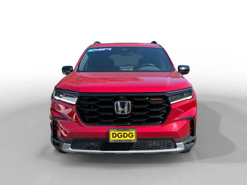Used 2025 Honda Pilot TrailSport image 8