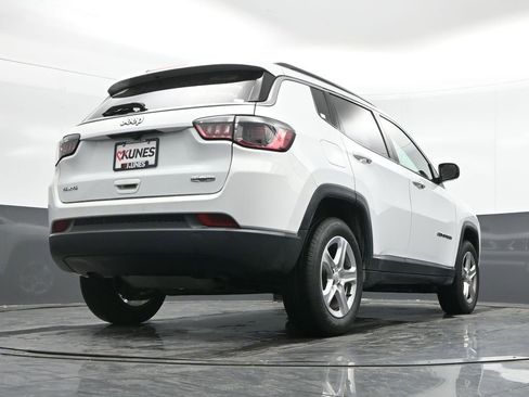 Used 2023 Jeep Compass Latitude image 41