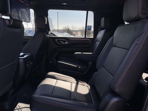 Used 2023 Chevrolet Suburban High Country w/ Advanced Technology Package image 19