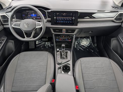 New 2026 Volkswagen Taos SE AWD/4WD image 9