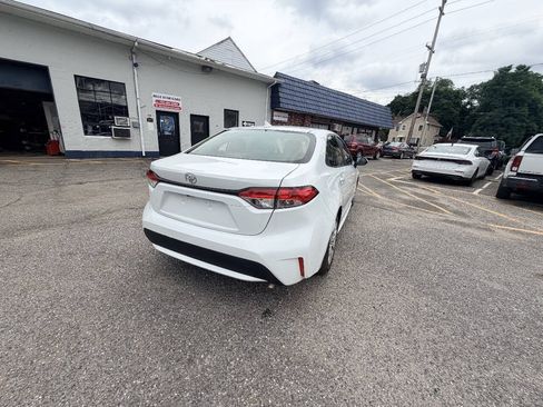 Used 2022 Toyota Corolla LE FWD image 39