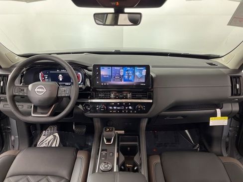 New 2026 Nissan Pathfinder Platinum w/ Accent Package AWD/4WD image 40