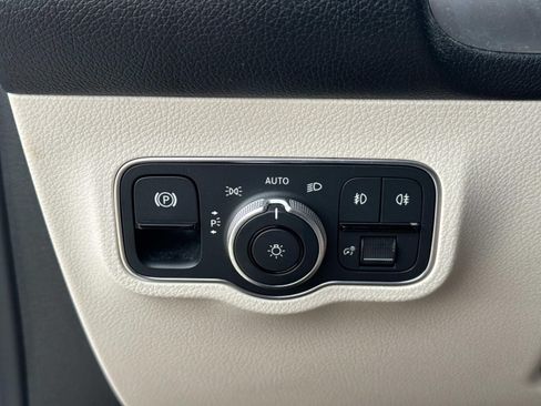 Used 2023 Mercedes-Benz GLB 250 image 21