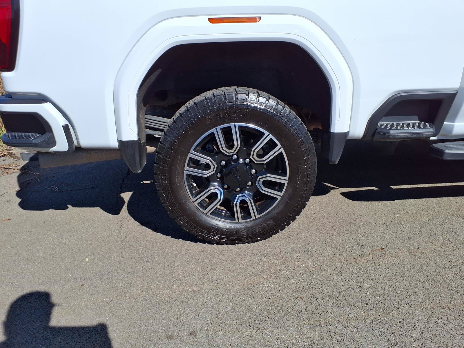 Used 2020 GMC Sierra 2500 AT4 w/ AT4 Premium Package AWD/4WD image 7