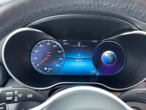 Used 2021 Mercedes-Benz GLC 300 4MATIC w/ Premium Package image 9