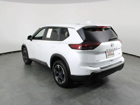 Certified 2024 Nissan Rogue SV FWD image 4