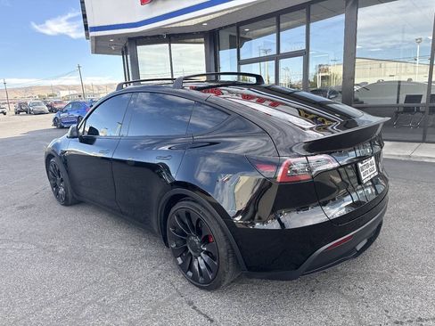 Used 2022 Tesla Model Y Performance AWD/4WD image 9