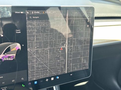 Used 2018 Tesla Model 3 Long Range RWD image 11