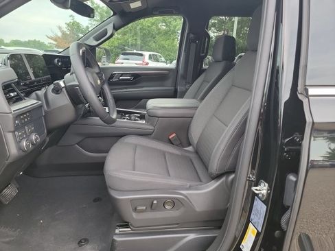 Used 2026 Chevrolet Suburban LS AWD/4WD image 12