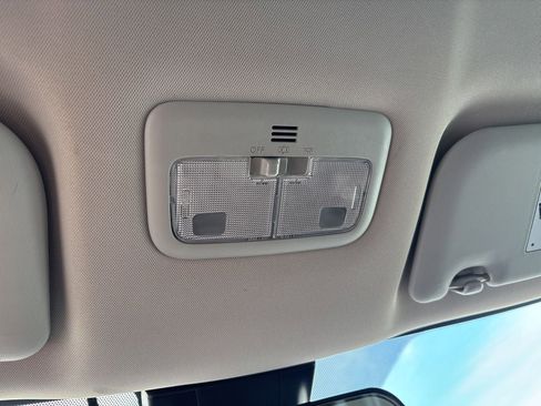 Used 2017 Toyota Corolla SE image 25