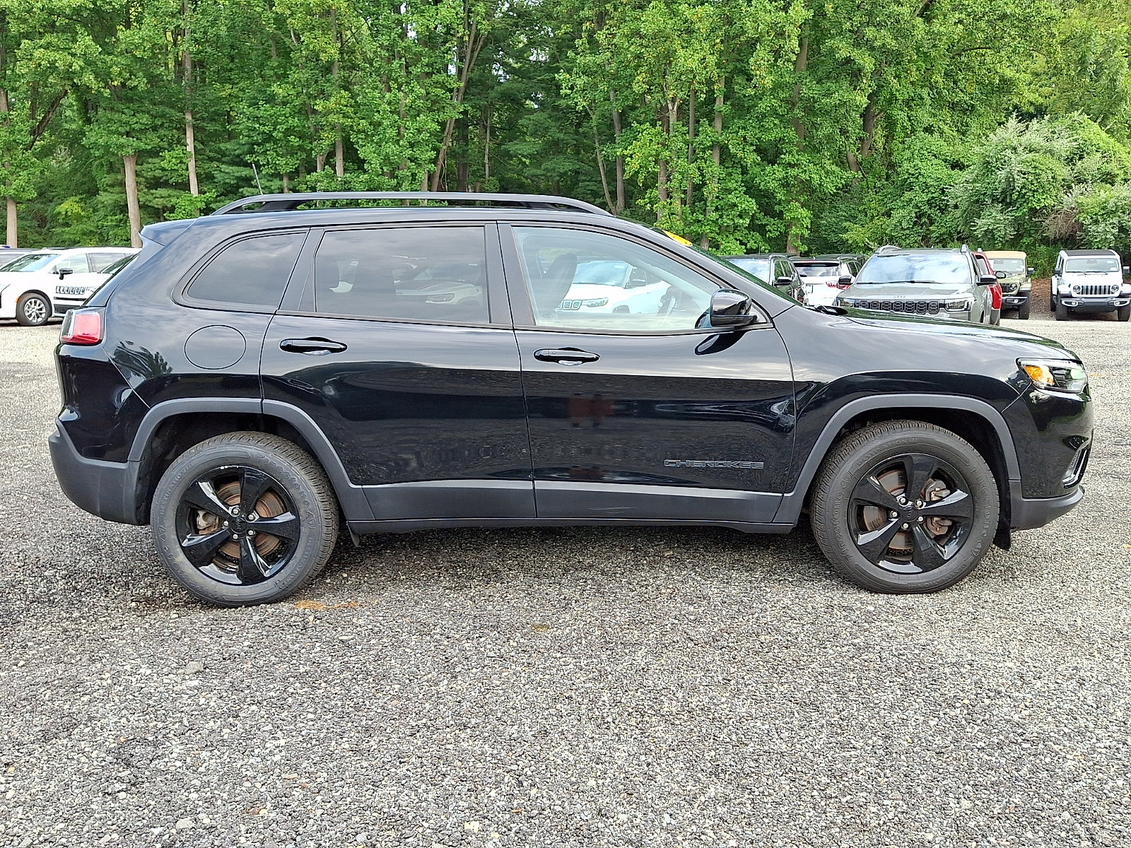 Certified 2020 Jeep Cherokee Latitude Plus AWD/4WD image 7