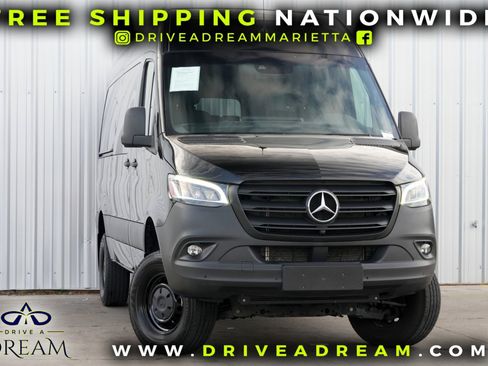 Used 2024 Mercedes-Benz Sprinter 2500 image 2