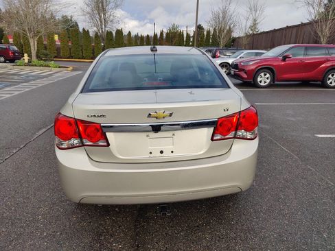 Used 2015 Chevrolet Cruze LT w/ Technology Package image 4