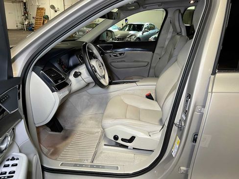 Used 2016 Volvo XC90 T6 Momentum w/ Momentum Plus Package AWD/4WD image 24
