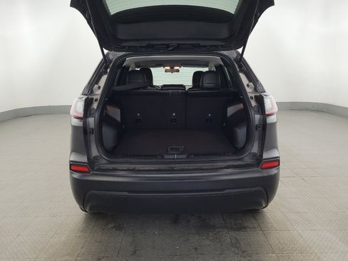 Used 2019 Jeep Cherokee Latitude Plus AWD/4WD image 29