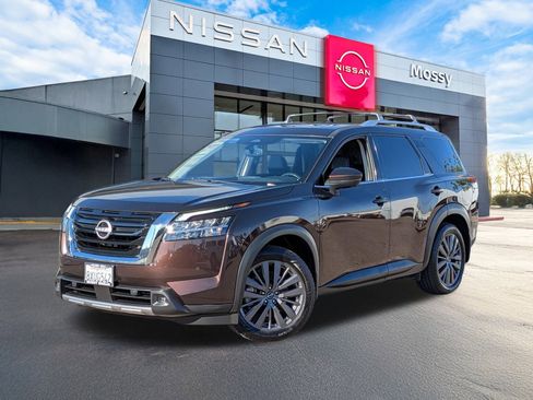 Used 2022 Nissan Pathfinder SL w/ SL Premium Package image 1