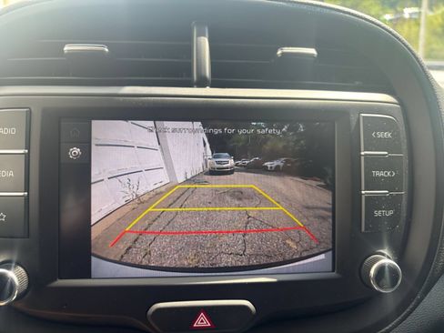 Used 2025 Kia Soul LX w/ LX Technology Package FWD image 21
