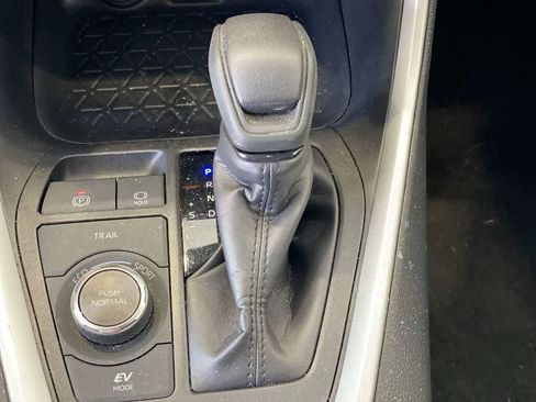 Used 2025 Toyota RAV4 XLE AWD/4WD image 22