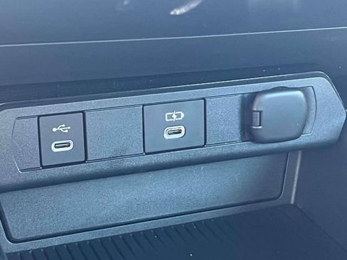 Used 2026 Toyota Prius Plug-In Hybrid FWD image 29