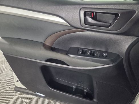 Used 2019 Toyota Highlander LE image 22