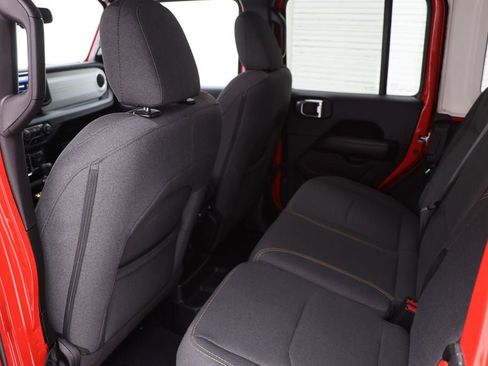 Used 2025 Jeep Wrangler Unlimited Sahara AWD/4WD image 11