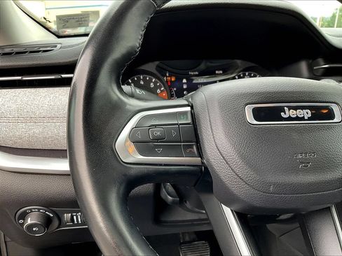 Used 2022 Jeep Compass Latitude w/ Sun and Sound Group AWD/4WD image 11