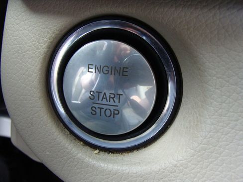 Used 2016 Mercedes-Benz E 350 Sedan image 26