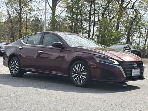 Certified 2023 Nissan Altima 2.5 SV FWD image 2