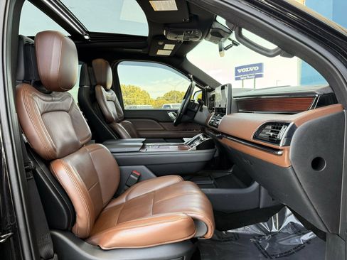 Used 2023 Lincoln Navigator Reserve AWD/4WD image 30