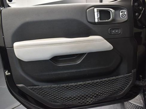 Used 2022 Jeep Wrangler Unlimited Sahara image 16