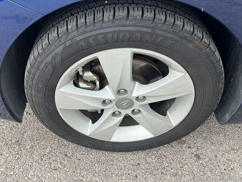 Used 2013 Hyundai Elantra GLS w/ Preferred Pkg image 28