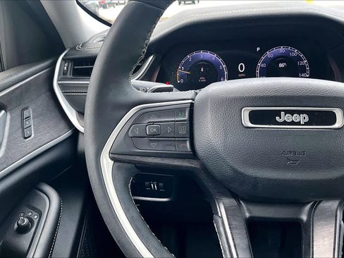 Used 2023 Jeep Grand Cherokee Limited w/ Black Appearance Package RWD image 24