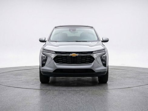 Used 2025 Chevrolet TrailBlazer LT FWD image 2