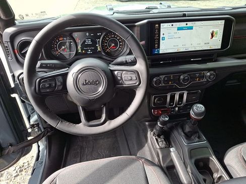 Used 2026 Jeep Wrangler Rubicon AWD/4WD image 11
