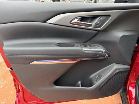 New 2026 Chevrolet Traverse LT w/ Sun and Wheel Package FWD image 8