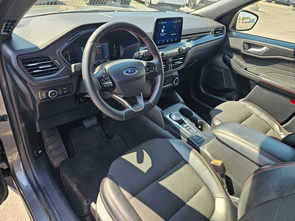 Used 2025 Ford Escape ST-Line Select AWD/4WD image 2