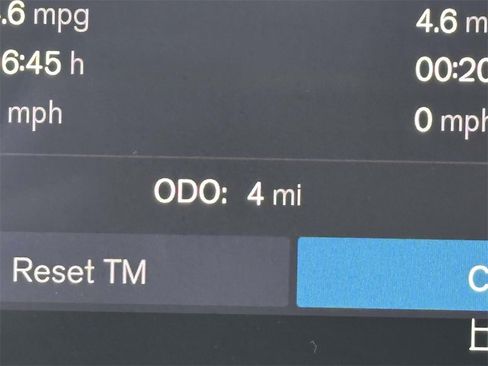 Used 2025 Volvo XC40 B5 Ultra w/ Climate Package image 24