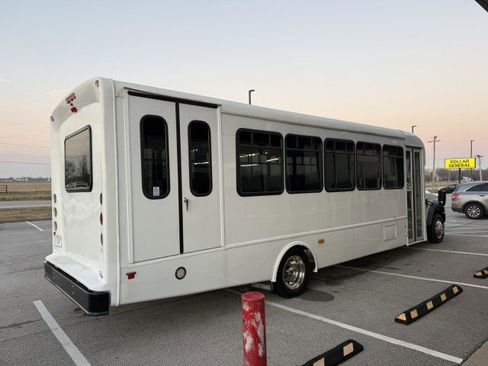 Used 2021 Ford F550 2WD Regular Cab Super Duty image 3