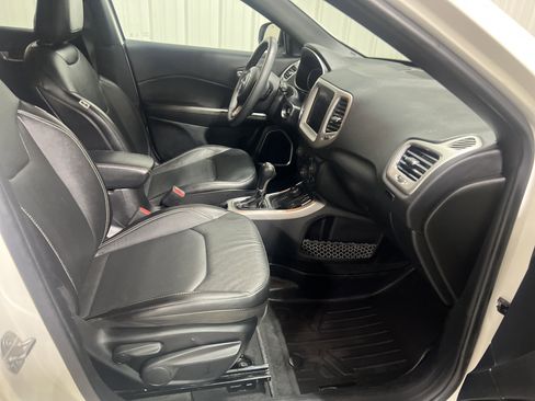 Used 2021 Jeep Compass Latitude image 12