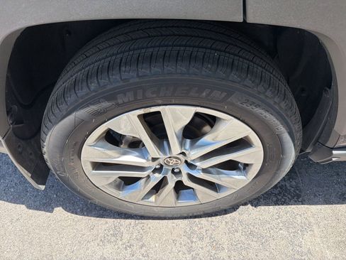 Used 2023 Toyota RAV4 XLE Premium image 13