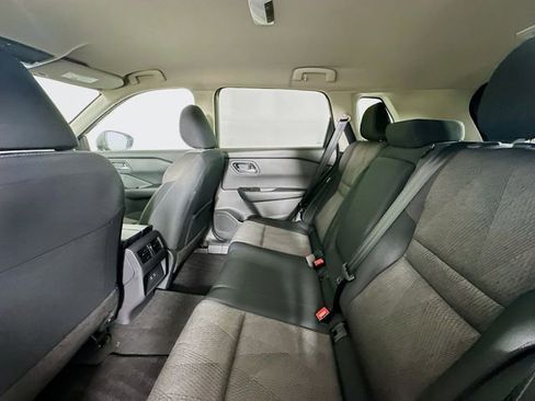 Used 2024 Nissan Rogue SV FWD image 23