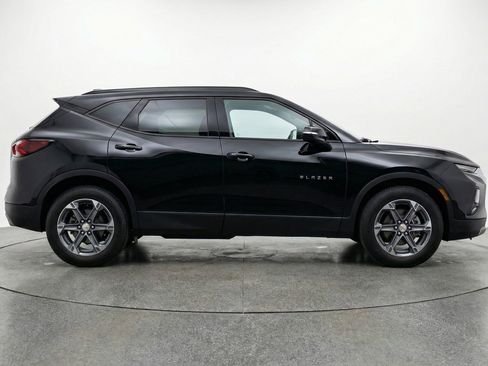 Used 2025 Chevrolet Blazer LT image 11
