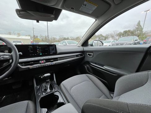 Used 2025 Kia K4 LXS image 34