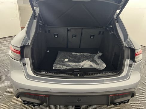 Certified 2026 Porsche Macan AWD/4WD image 21