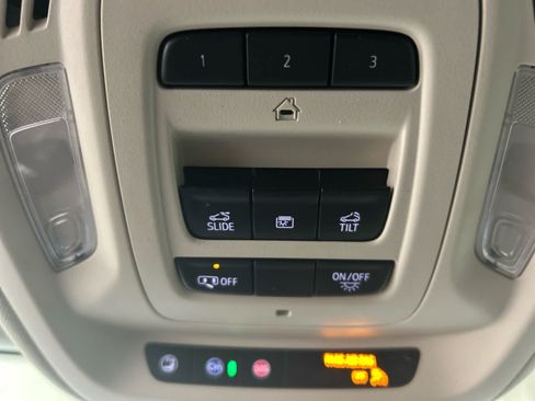 Used 2023 Buick Envision Avenir AWD/4WD image 6