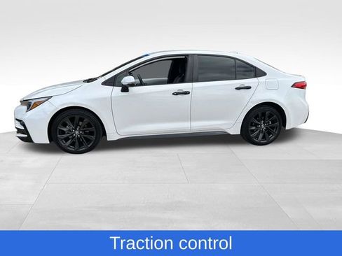 Used 2023 Toyota Corolla SE FWD image 2