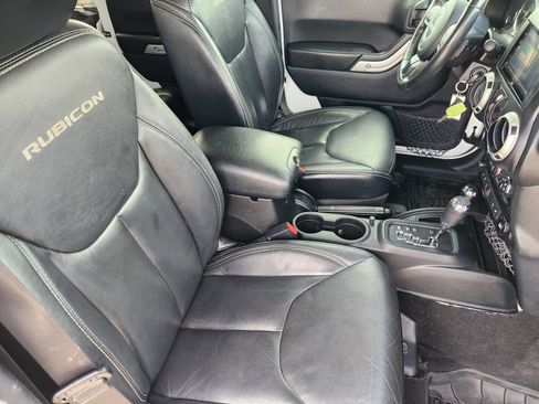 Used 2016 Jeep Wrangler Unlimited Rubicon w/ Connectivity Group AWD/4WD image 15
