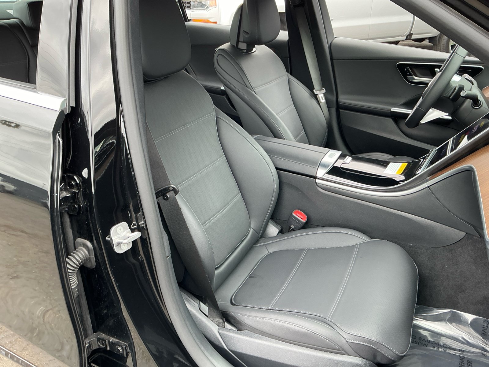 Used 2025 Mercedes-Benz C 300 Sedan image 21
