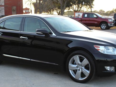 Used 2011 Lexus LS 460 w/ Luxury Value Edition image 7